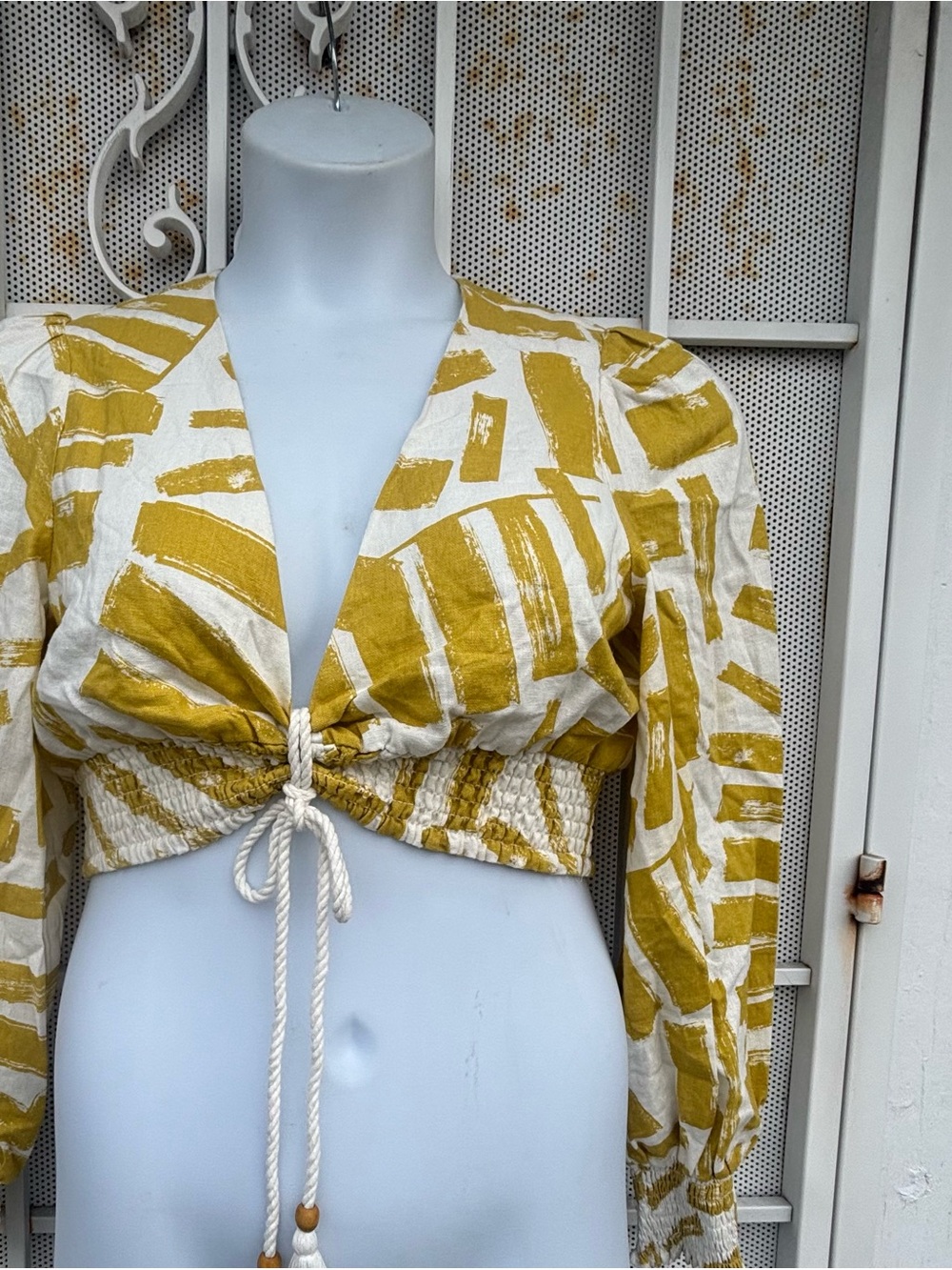 House of Harlow sz S 1960 Mustard & White Tie-Front Cropped Blouse